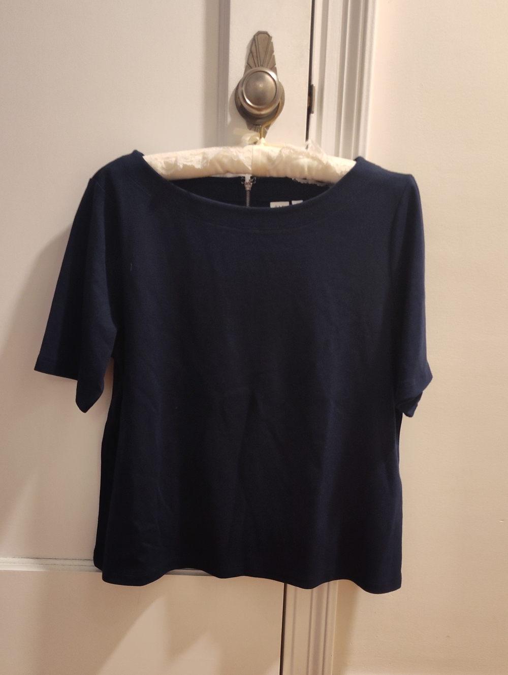 GAP Navy Short Sleeve Boatneck Heavy Guage Knit T-shirt.